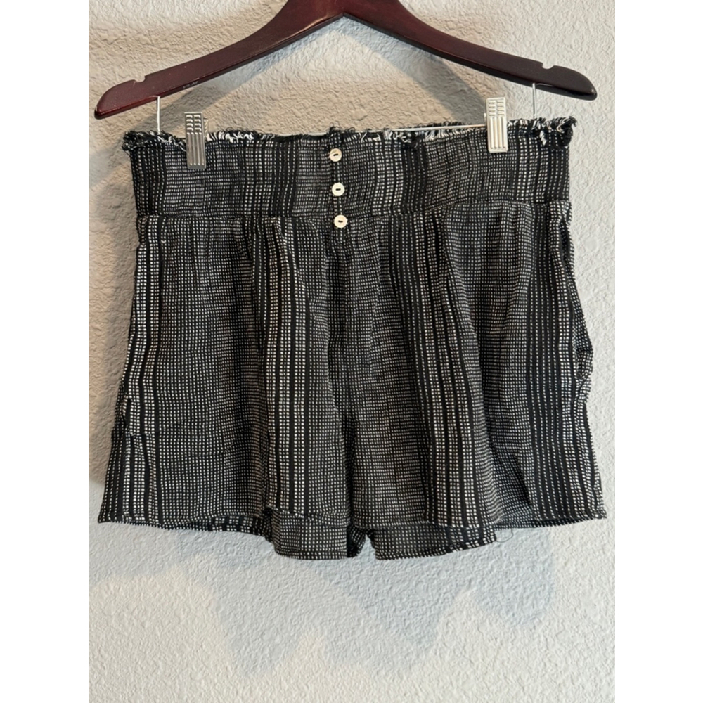 Francesca's Collections Black Distressed High Waisted Shorts Size L - Picture 2 of 7